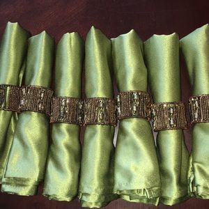 Lovely green cloth napkins with matching rings